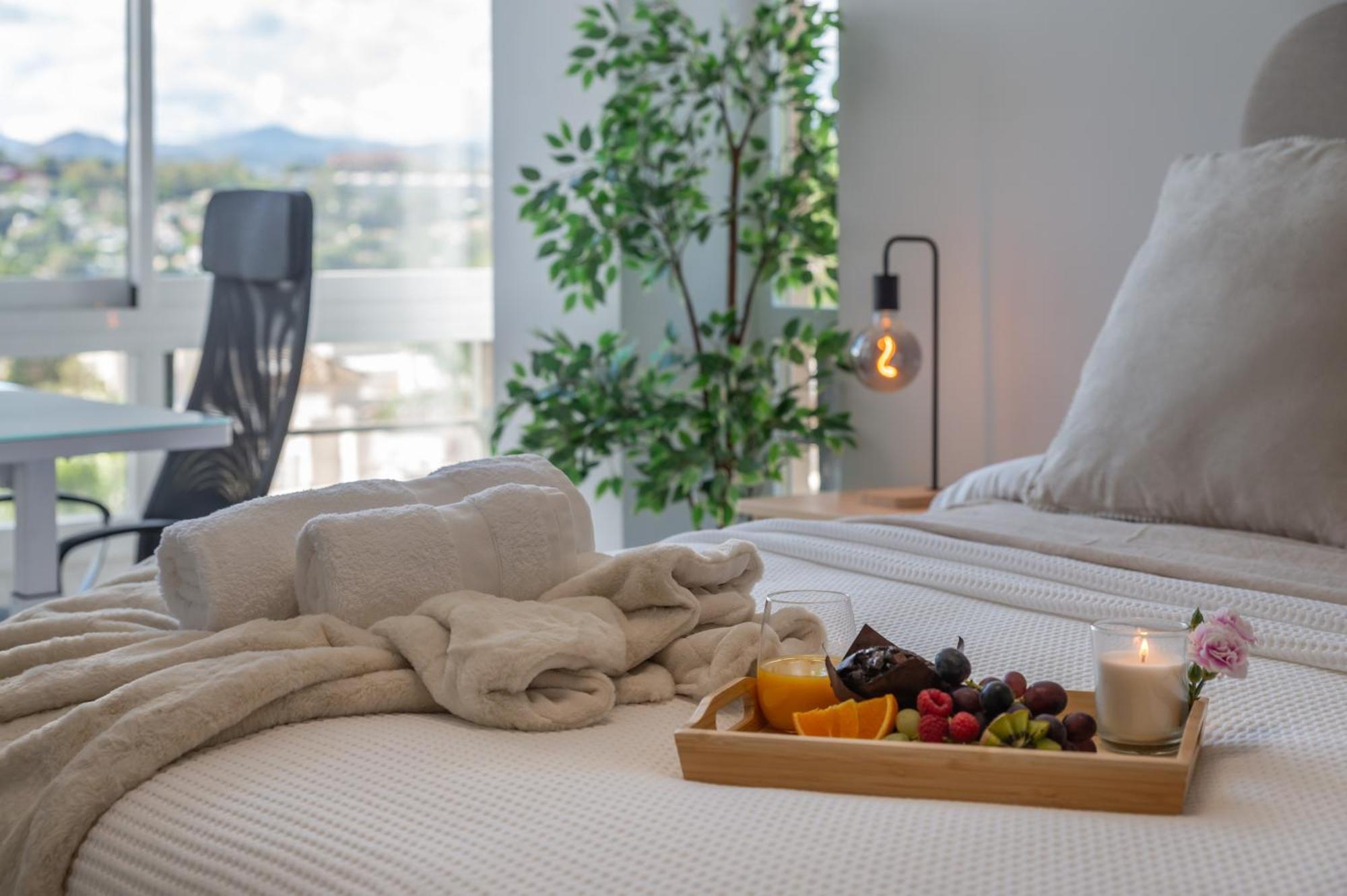 Newly Renovated Sunlit 3 Bdrm With Stunning Views Apartamento Marbella