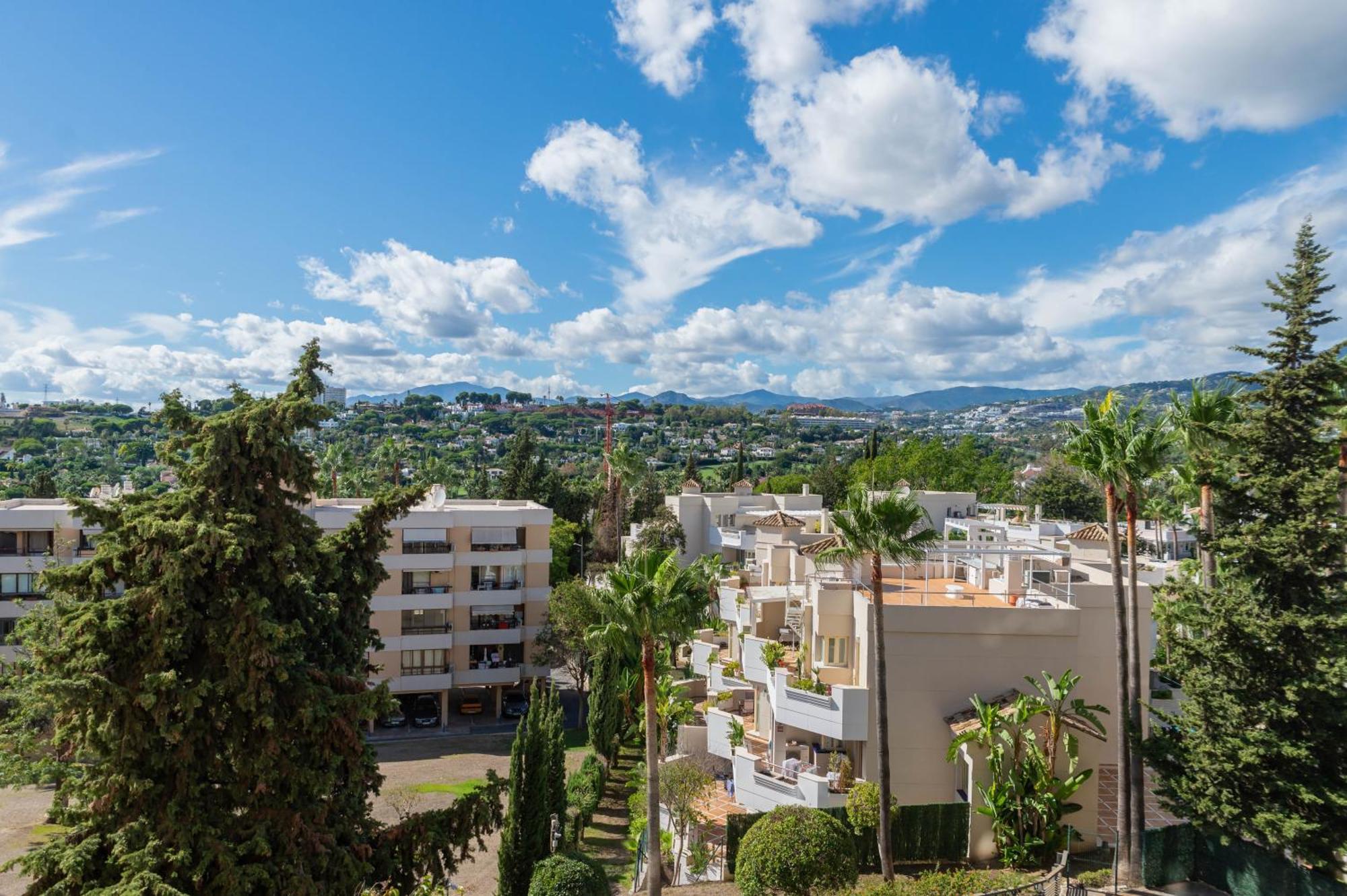 Newly Renovated Sunlit 3 Bdrm With Stunning Views Lejlighed Marbella