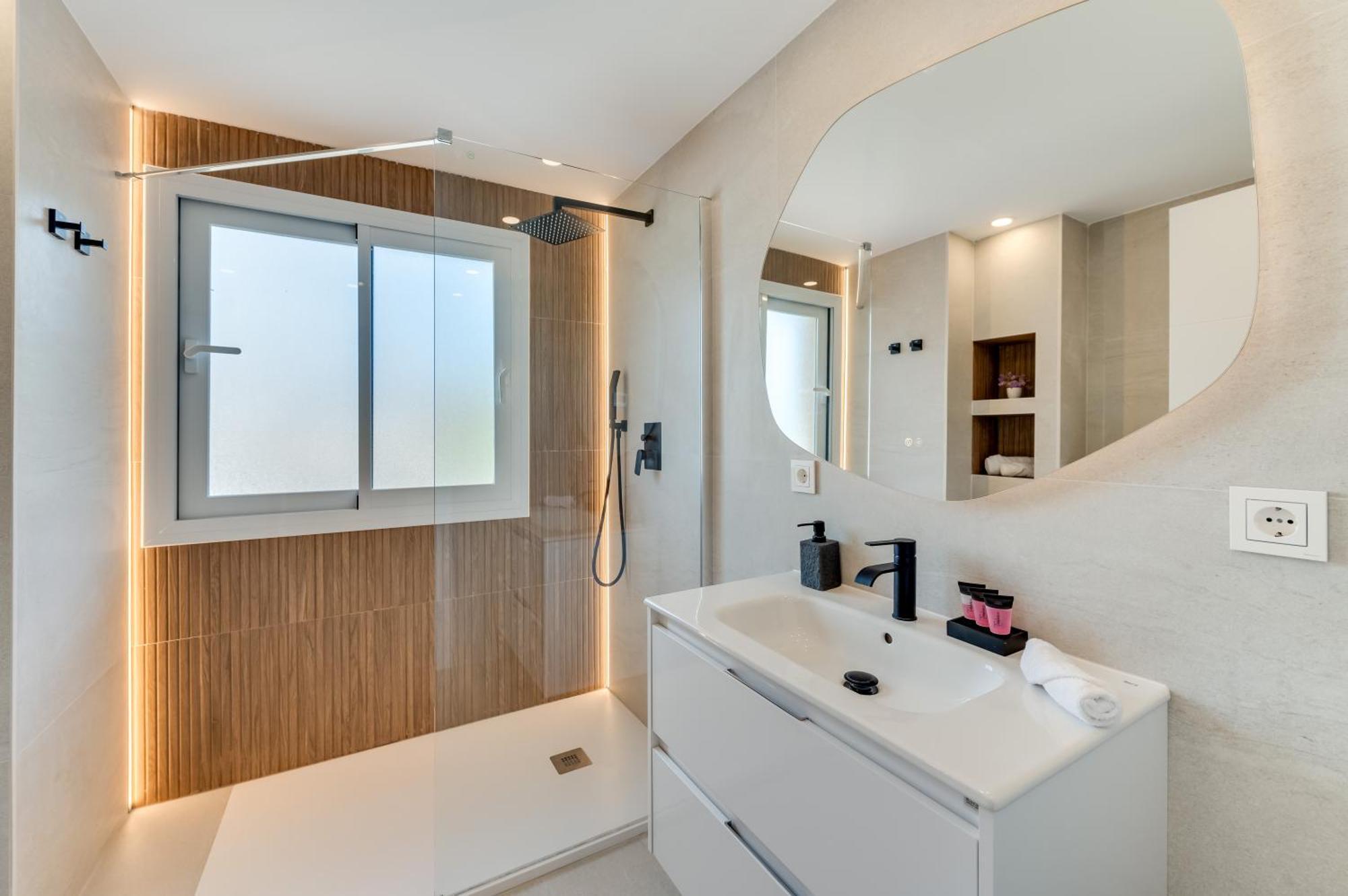 Apartamento Newly Renovated Sunlit 3 Bdrm With Stunning Views Marbella