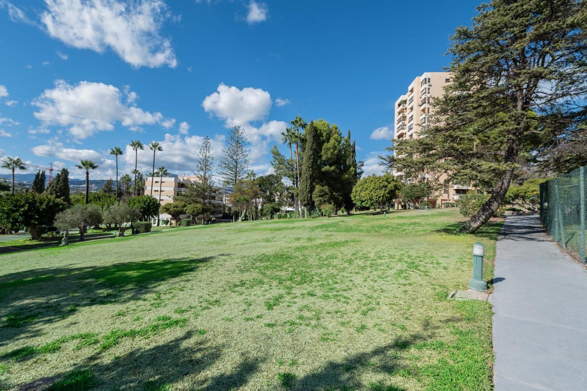 Newly Renovated Sunlit 3 Bdrm With Stunning Views Apartamento Marbella