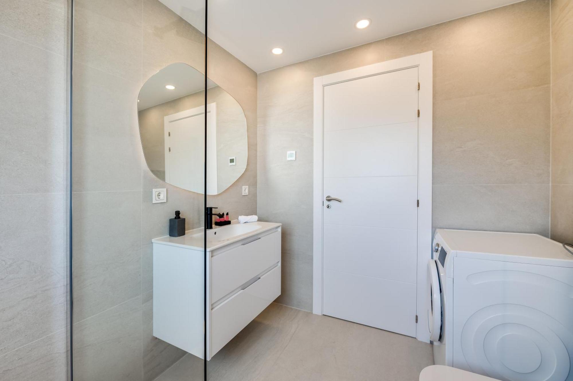 Apartamento Newly Renovated Sunlit 3 Bdrm With Stunning Views