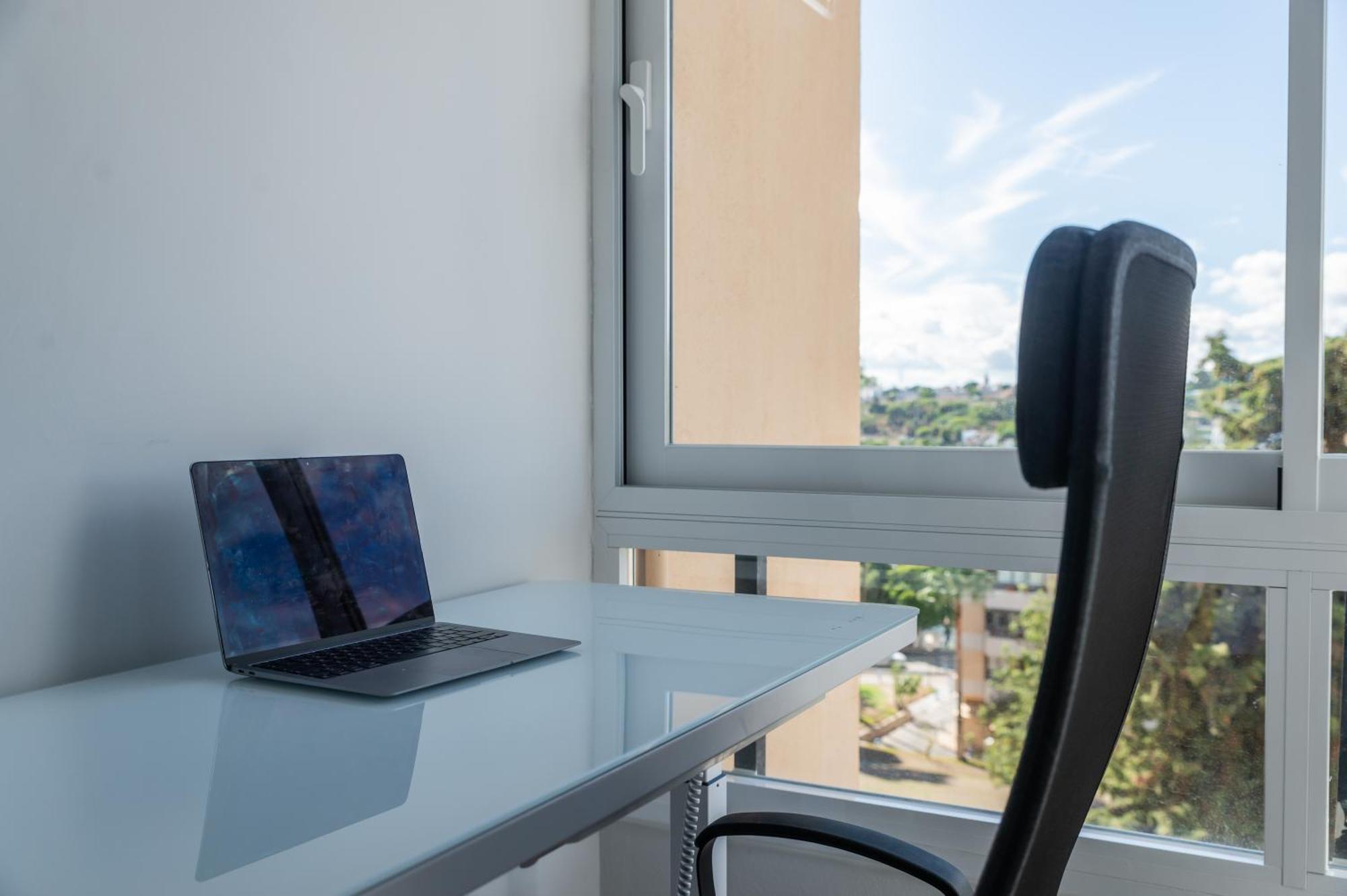 Lejlighed Newly Renovated Sunlit 3 Bdrm With Stunning Views *
