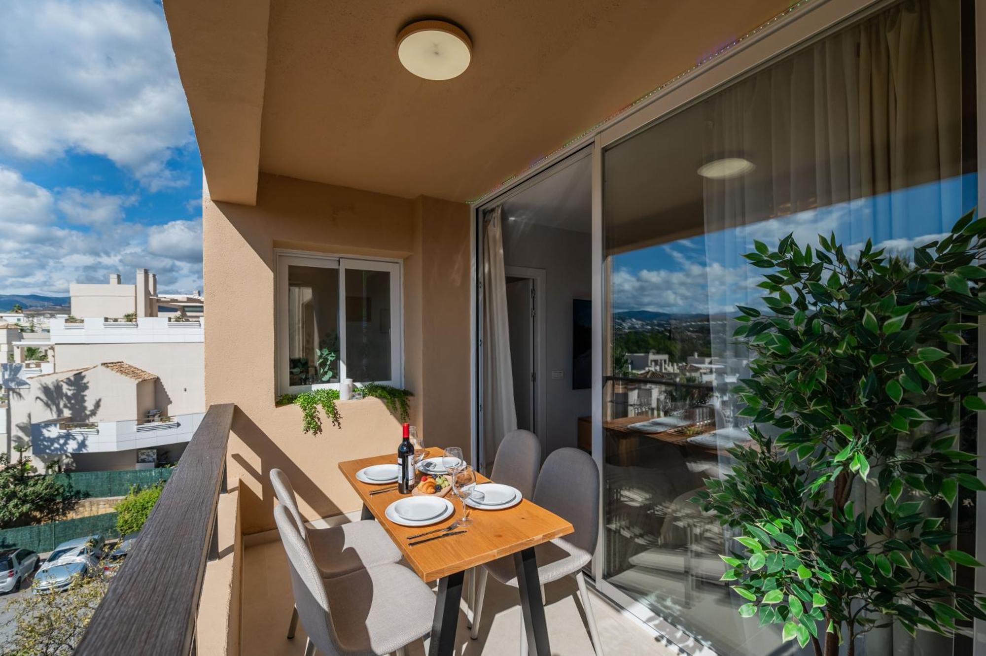 Newly Renovated Sunlit 3 Bdrm With Stunning Views Apartamento *