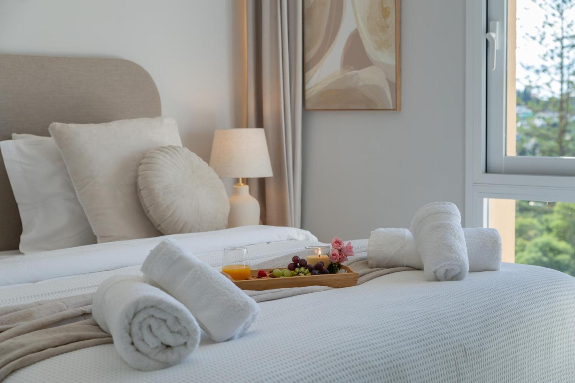 Newly Renovated Sunlit 3 Bdrm With Stunning Views Apartamento Marbella