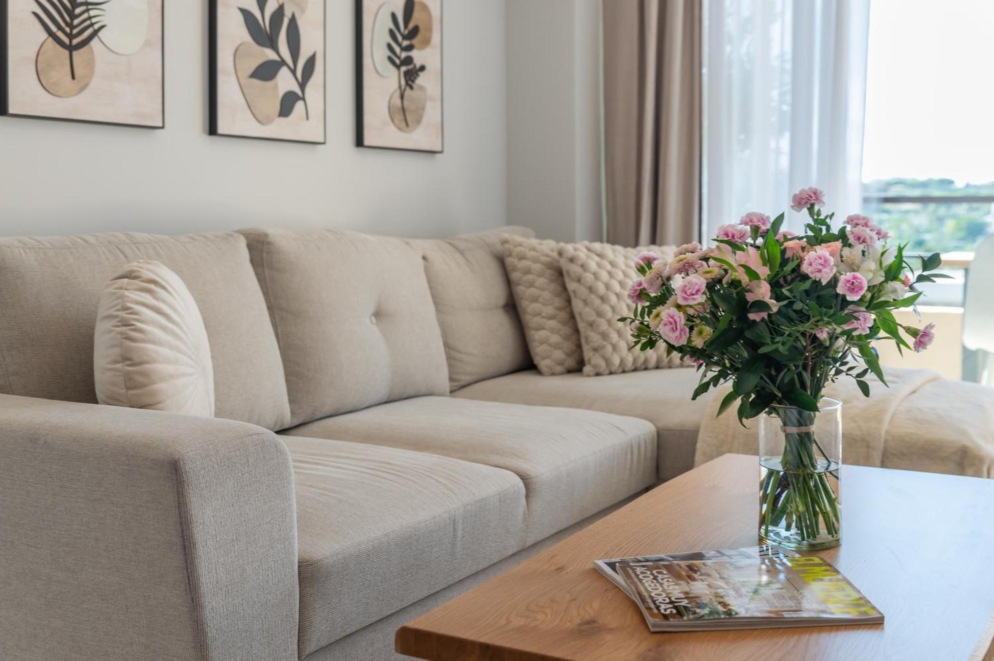 Newly Renovated Sunlit 3 Bdrm With Stunning Views Appartement *
